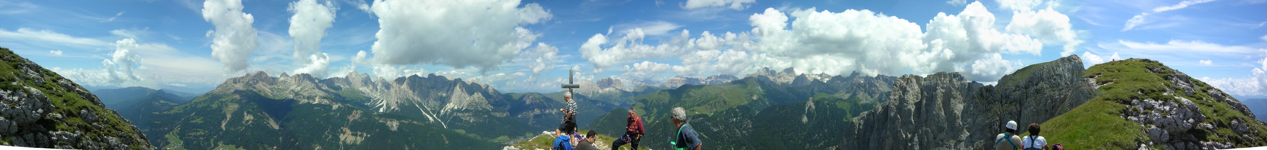 giro d'orizzonte dalla cima del Sass de Duodes